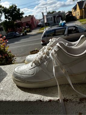 Nike Men's White Low-Top Leather Sneakers